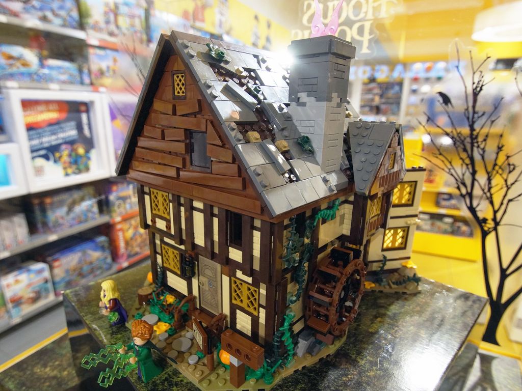 LEGO Store 1